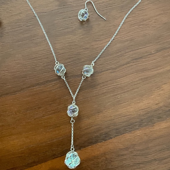 Silver and glass earrings-bracelet-necklace set - Picture 2 of 3